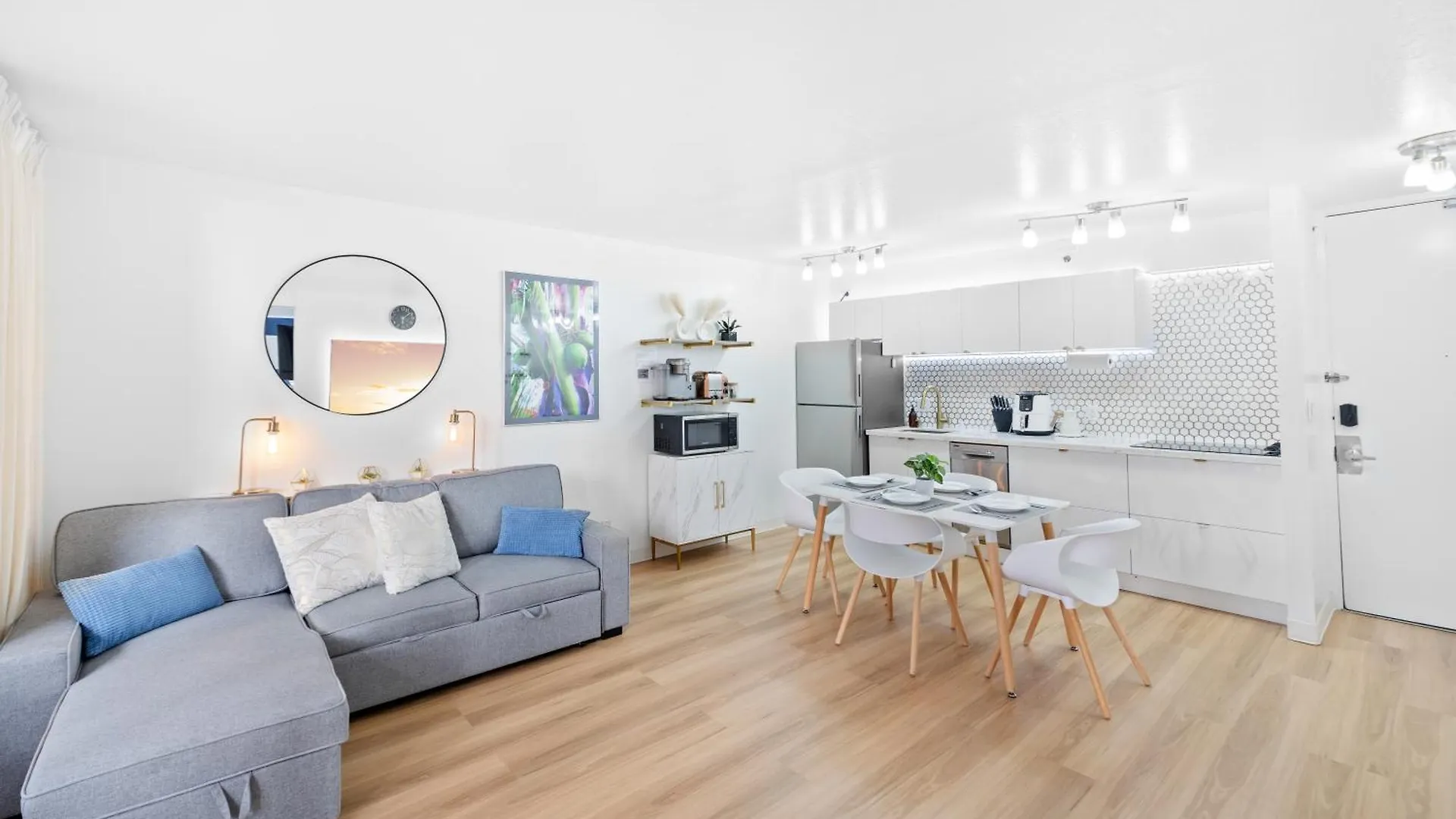 Apartment Huge Patio Washerdryer 1 Bedroom Banyan Free Parking 5 Min To Beach Honolulu